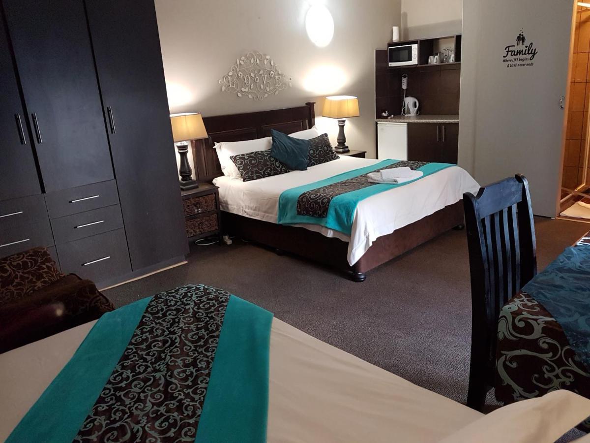 Gemstone Guest House Klerksdorp Exterior foto